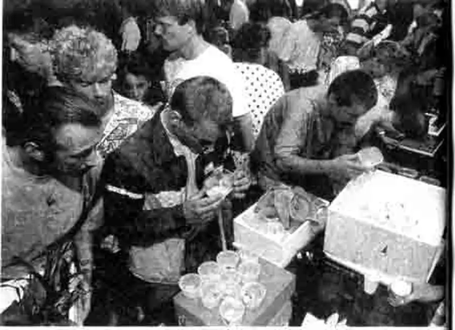 Ярмарка-продажа лягушек, разведенных в неволе (Амстердам, Нидерланды) Ярмарка-продажа лягушек, разведенных в неволе (Амстердам, Нидерланды)